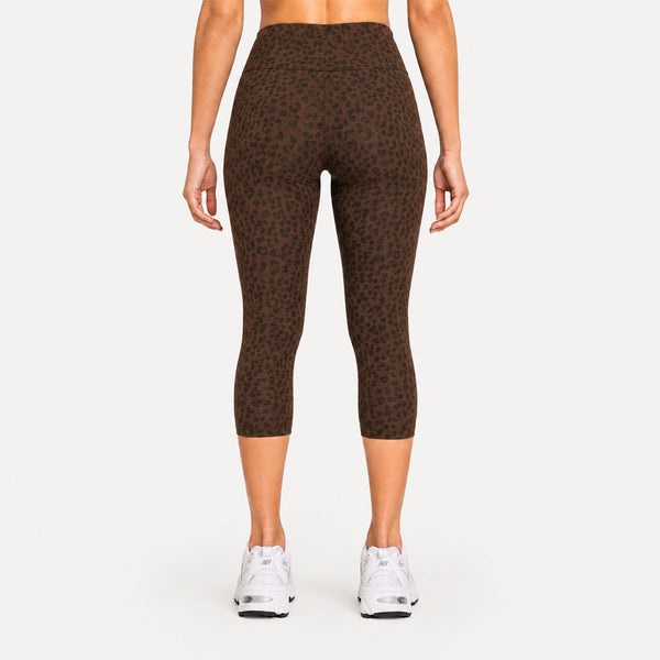 LEO Capri Leggings Velvara